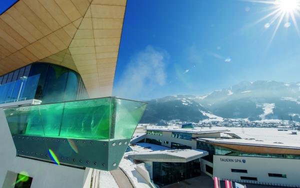 Tauern Spa_Kaprum_ELIN_Skylinepool_Winter.jpg